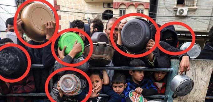 اطفال غزة يغطون وجوههم استحياء من مد اليد