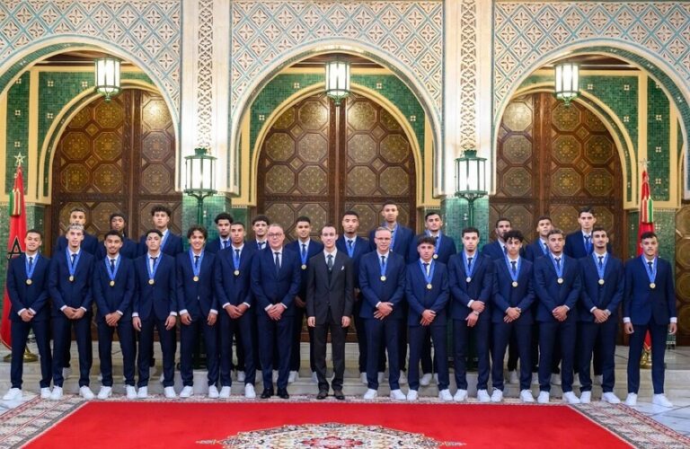 ولي العهد المغربي يستقبل “أشبال الأطلس”.. وانتشار جماهيري كبير في الشوارع